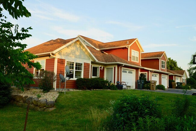Building Photo - Fantastic 2-Bedroom, 1 3/4-bathroom, 2-car...