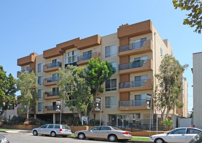 Building - Hayworth Apartments