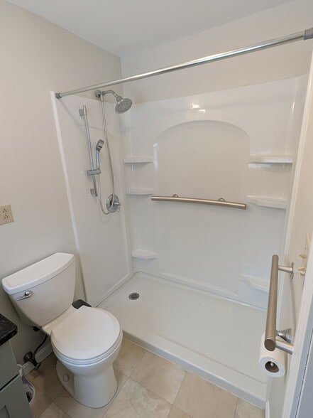 Grab bars in shower, movable showerhead. - 217 Bigelow Hill Rd