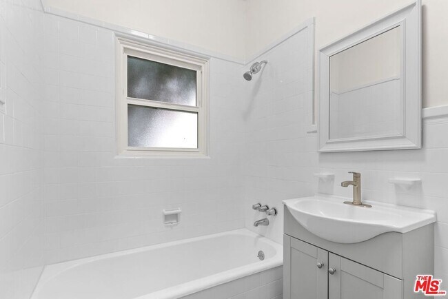 Building Photo - 140 S Camden Dr