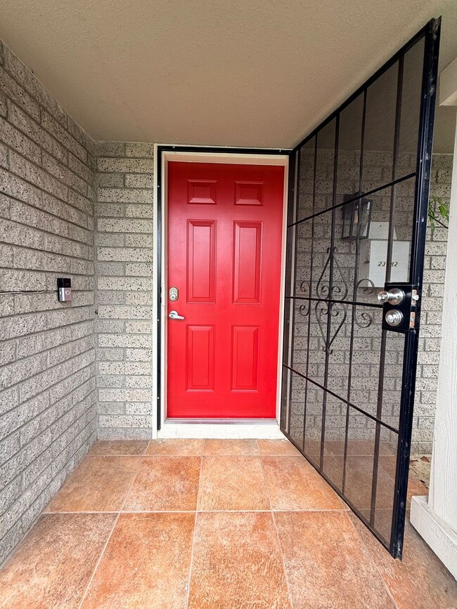Building Photo - Upgraded 3-bedroom, 2-bath 1,240 sq. ft. i...