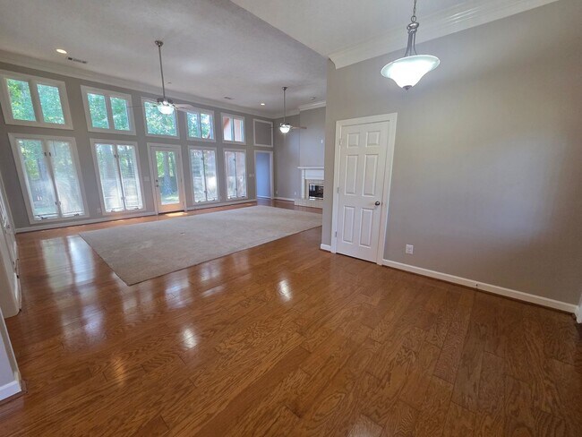 Building Photo - 6548 Mink Dr