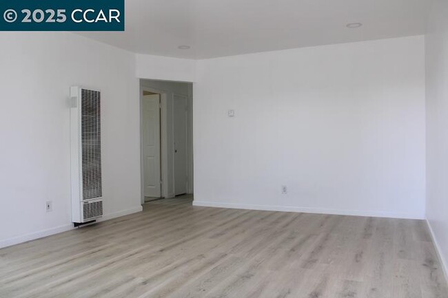 Building Photo - 2292 Orleans Dr