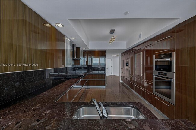 Building Photo - 2711 S Ocean Dr