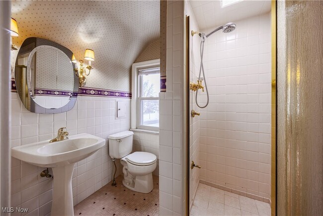 Building Photo - 23211 Fernwood Dr