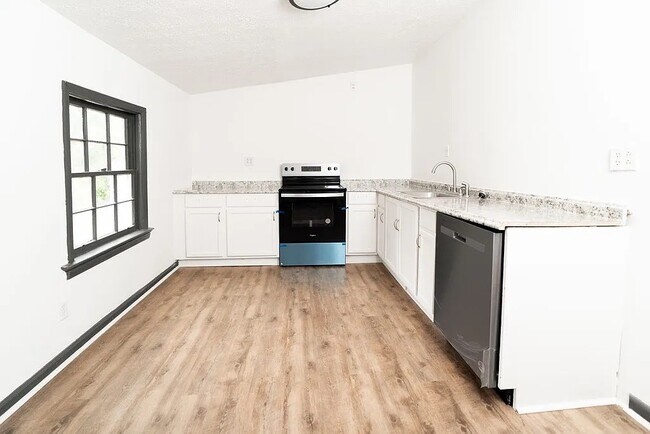 Building Photo - 1405 Hunt Ave