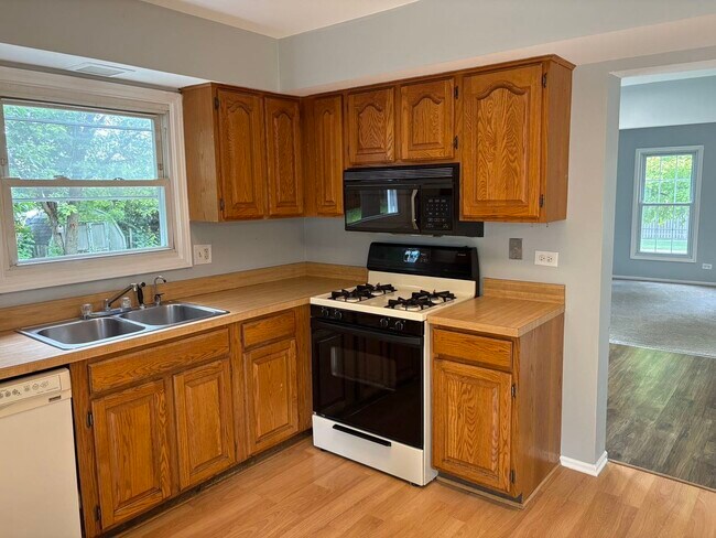 Building Photo - 848 Birchbark Trail