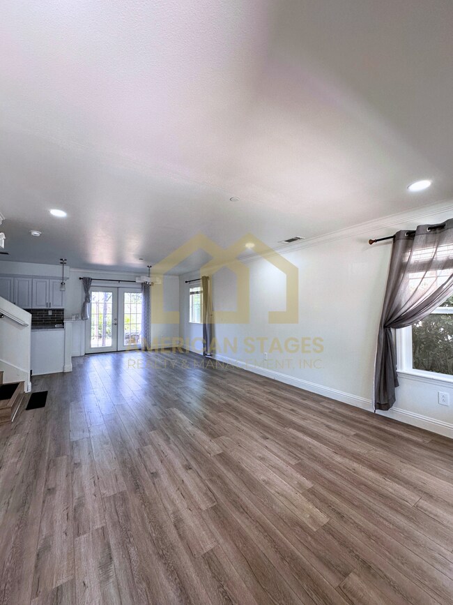 Building Photo - 1441 Crown Cir