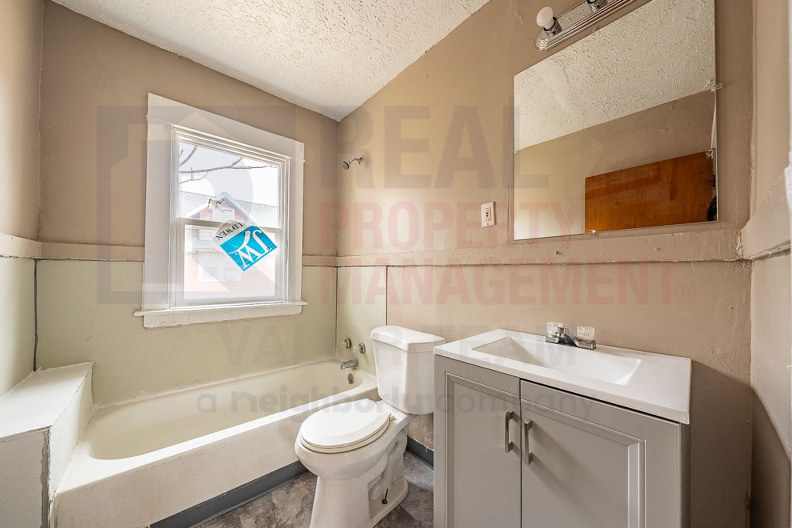 Building Photo - 14001 Idarose Ave