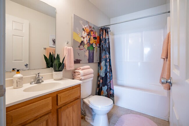 Building Photo - 1051 Southern Dr