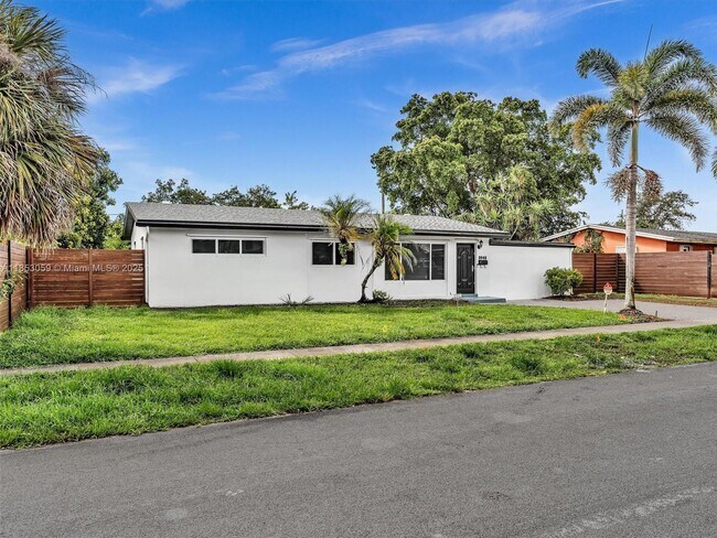 Building Photo - 2048 SW 37th Ave