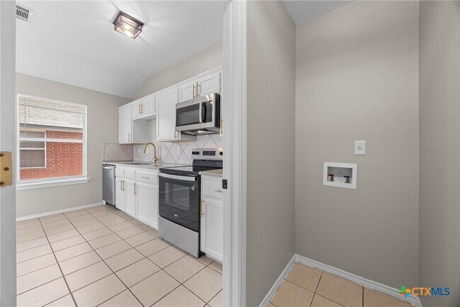 Building Photo - 3705 Littleleaf Dr