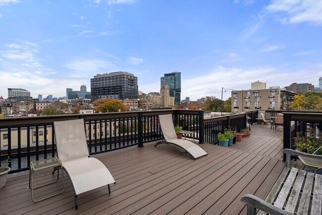 Building Photo - 1011 Beacon St