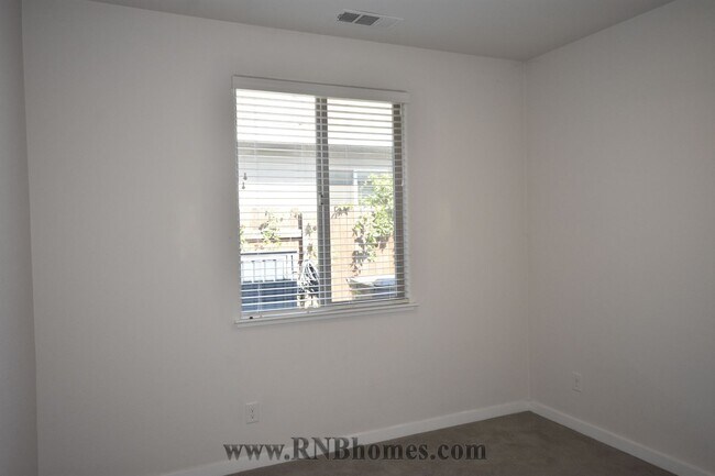 Building Photo - 5033 Fitzwilliam St