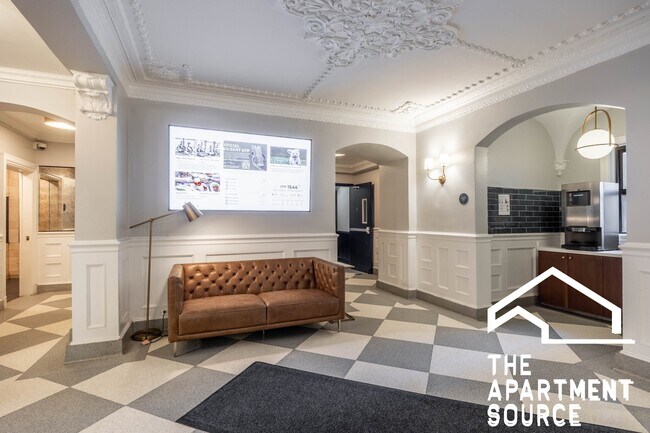 Building Photo - 1140 N La Salle Dr