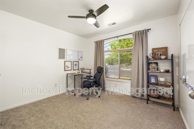 Building Photo - 702 Durham Dr