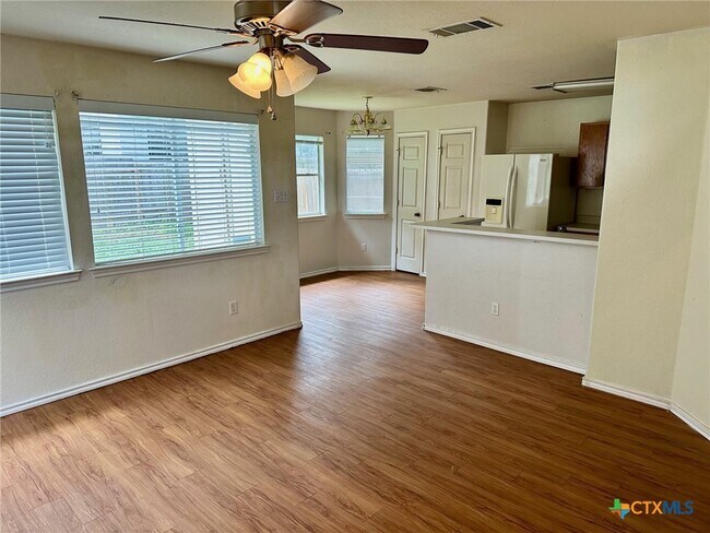 Building Photo - 802 Sagewood Trail