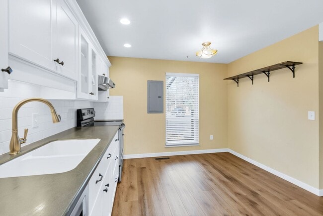 Building Photo - Available NOW! 3 Bedroom 2 Bath Beautiful Home in BOULDER!