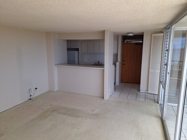 Building Photo - 2600 Pualani Way