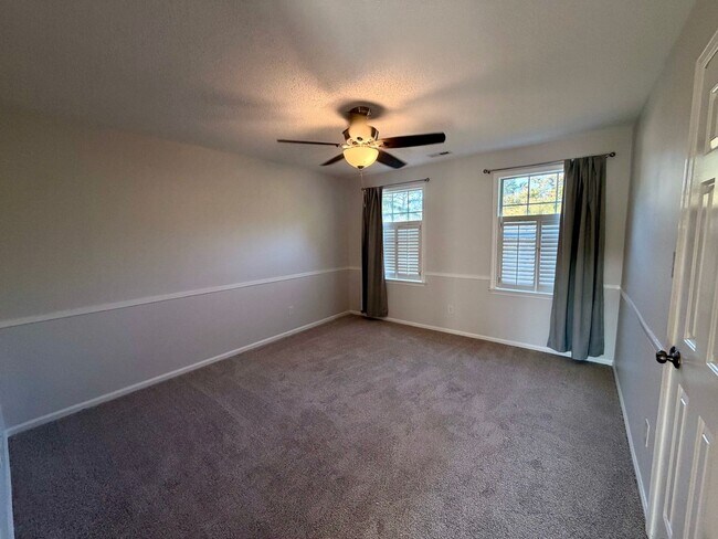 Building Photo - 848 Daimler Dr