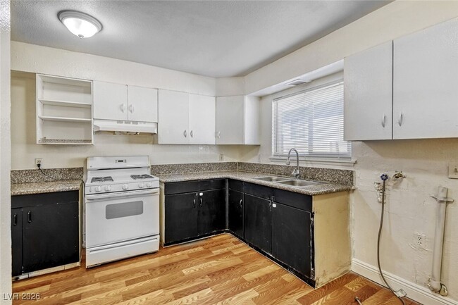 Building Photo - 214 George Pl