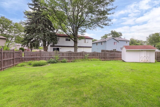 Building Photo - 304 Thistle Dr