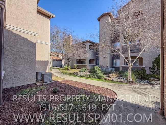 Building Photo - 1 Bed 1 Bath Roseville Condo with Attached Garage