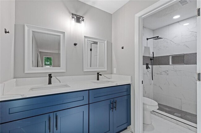 Building Photo - 1111 Pin Oak Dr