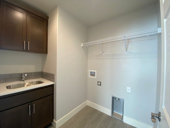Building Photo - 20576 Rolen Ave