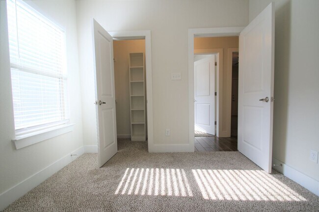 Building Photo - 8037-8039 Arbor