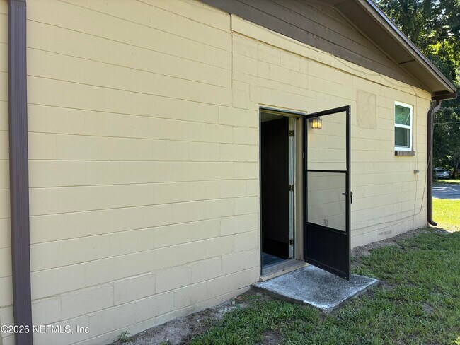 Building Photo - 645 Allen Ln
