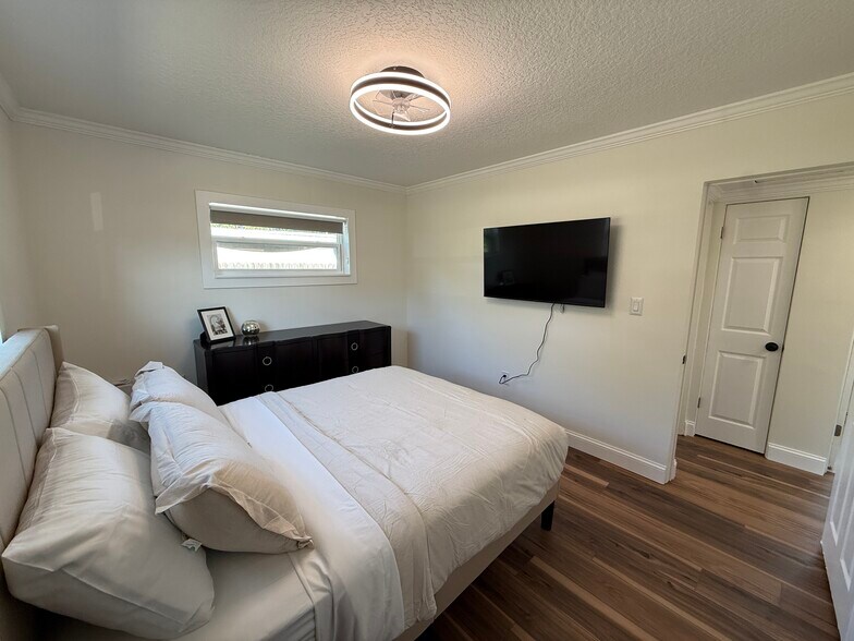 Building Photo - 709 Suzette Dr