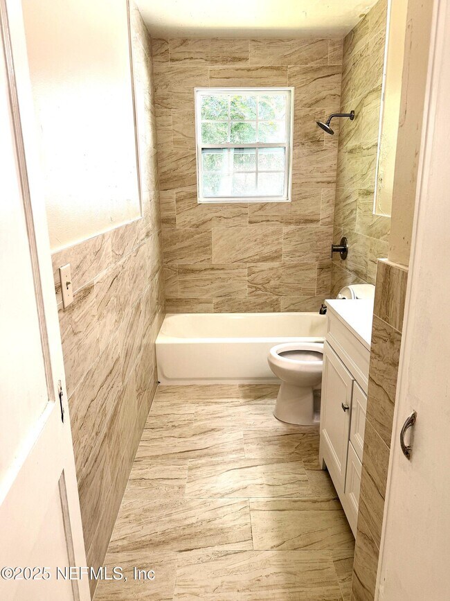 Building Photo - 763 Gardenia Ln