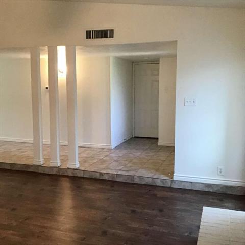 Building Photo - 2622 Meadowview Dr