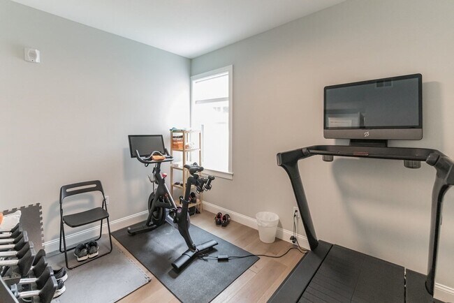 Building Photo - 54 Pleasant St