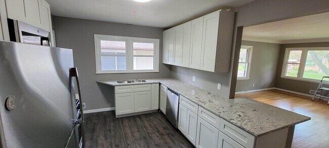Building Photo - Completely remodeled 3 bedroom duplex in c...