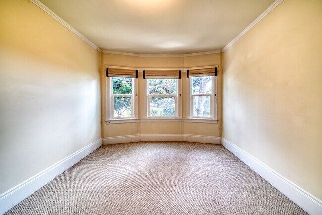 Building Photo - 50 Paulding St