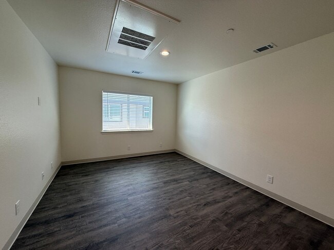 Building Photo - Brand New Upstairs 2 Bedroom Apartment