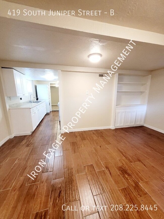 Building Photo - 419 S Juniper St