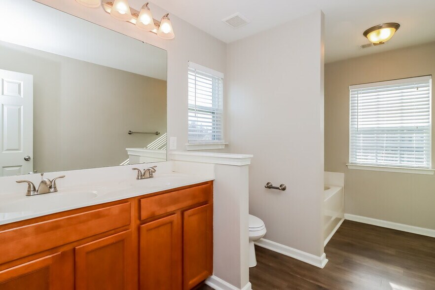 Building Photo - 3308 Brackhill St