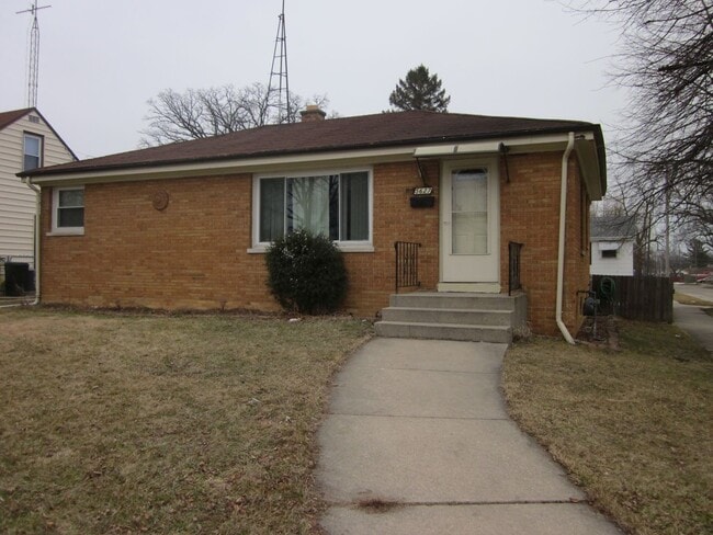 Building Photo - 3 Bedroom, 2 Bath Single Family Home in Quiet Kenosha Neighborhood