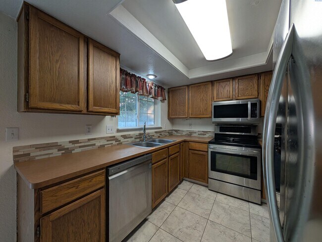 Building Photo - HALF OFF FIRST MONTH! Close to Everything!