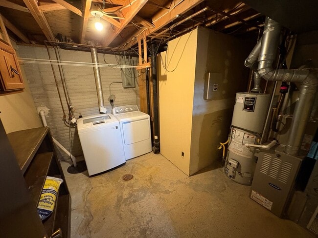 Building Photo - Spacious Single-Family Home with Fenced Backyard & Attached Garage