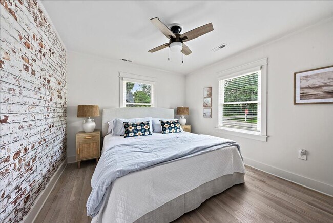 Building Photo - Old Village Cottage -Fully Furnished