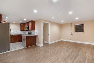Building Photo - Location!! Updated 1 bedroom Gem on Pearl St. in Govenor's Park!
