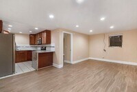 Building Photo - Location!! Updated 1 bedroom Gem on Pearl St. in Govenor's Park!