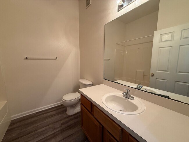 Building Photo - Lovely 2/2 in Villa Beauclerc