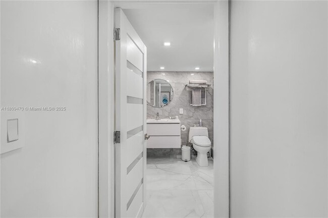 Building Photo - 465 Ocean Dr