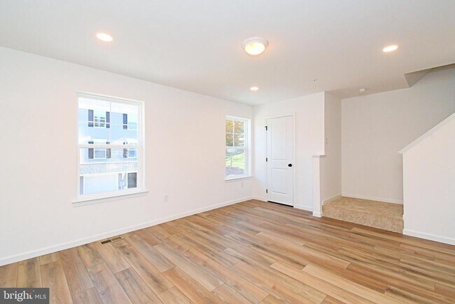 Building Photo - 114 Kuechler Ct