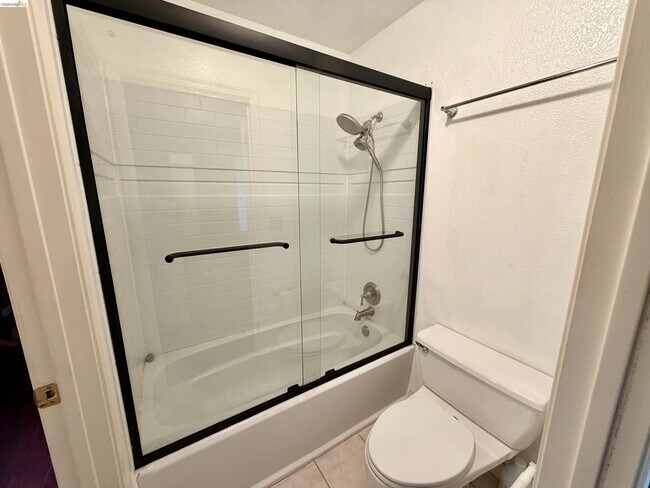 Building Photo - 7 Goldmeadow Ct